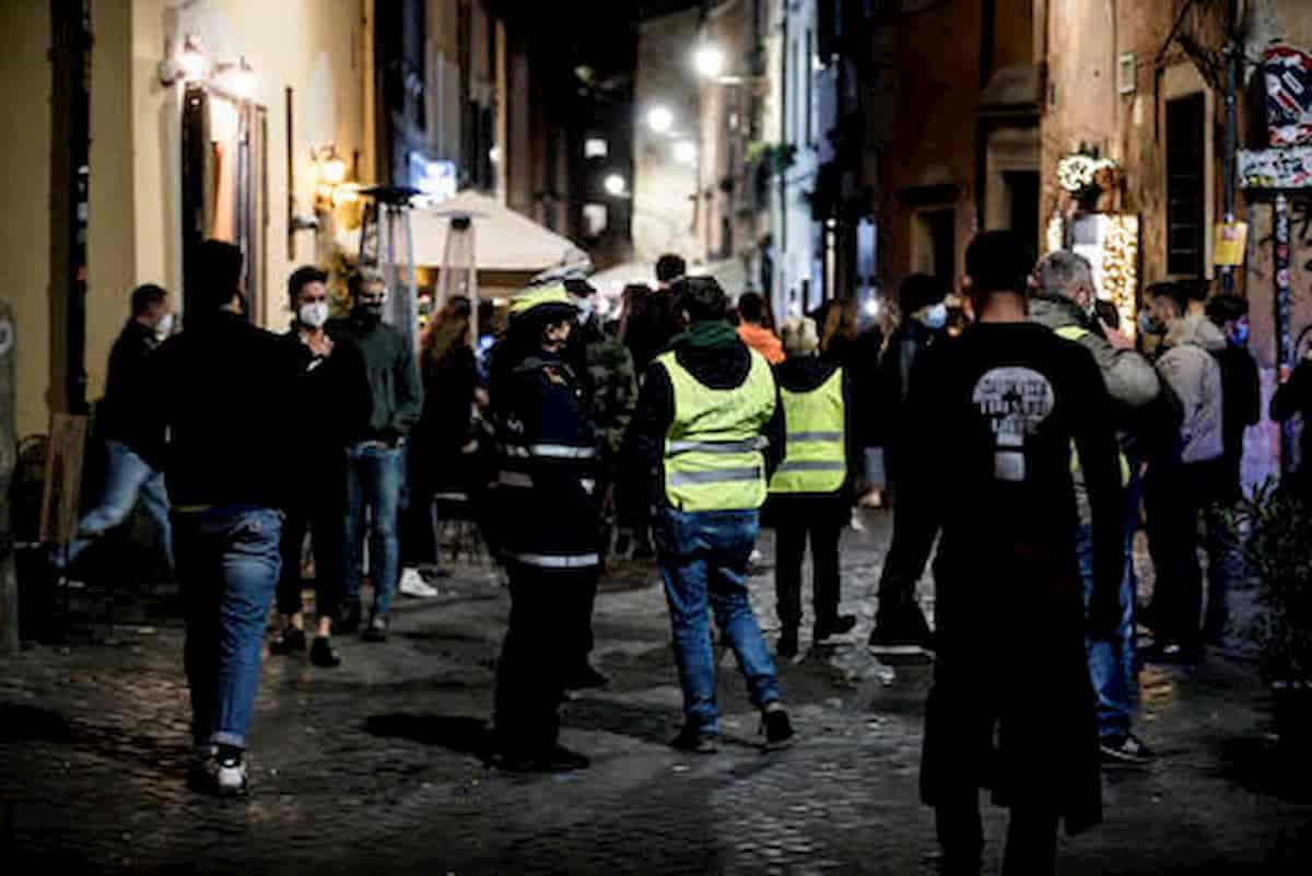 Bonus vacanze, troppi in vacanza. Bonus carta, troppi nei negozi: chi si lamenta di cosa?