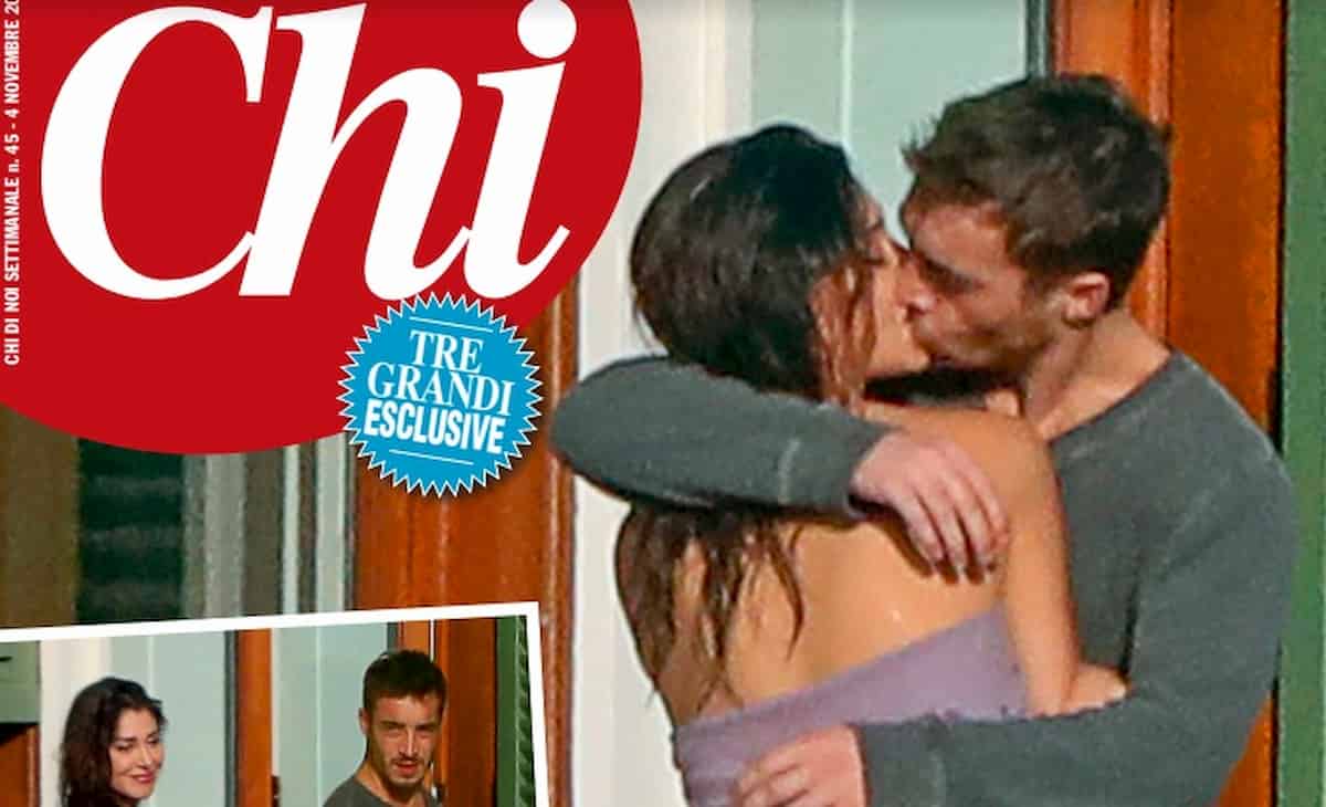 Belen Rodriguez e Antonino Spinalbese, FOTO su Chi del primo bacio pubblico (lei in accappatoio)