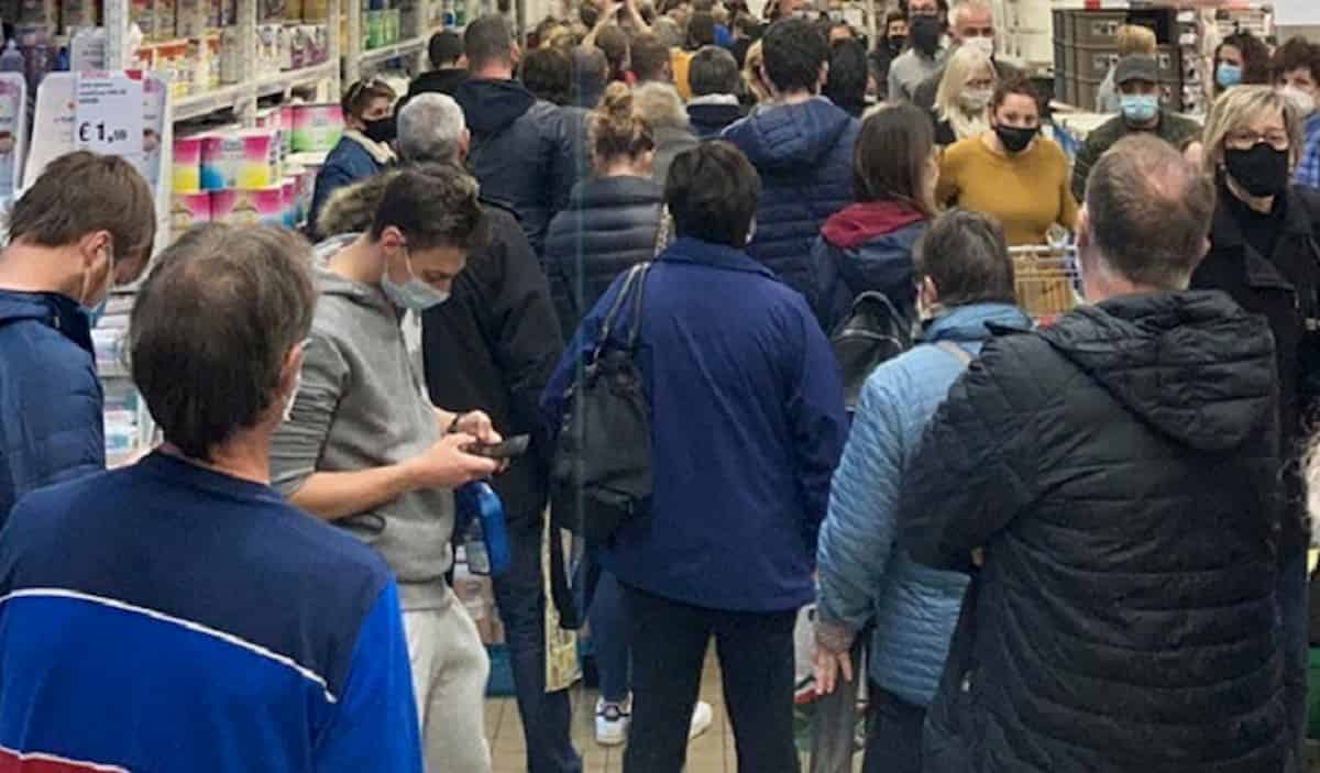 Monopoly di Bergamo come le scarpe Lidl, ressa all'ipermercato di Seriate per comprarlo FOTO