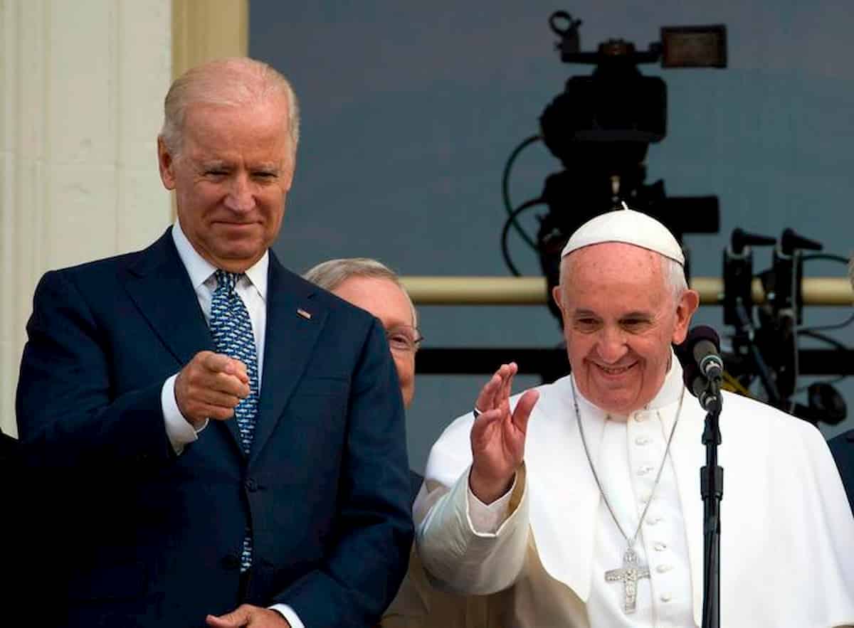 Vescovi Usa, comunione a Joe Biden forse no. A Trump invece...