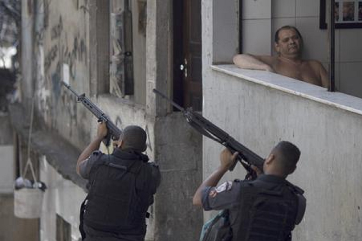 Brasile, marito e moglie bruciano viva l'amante incinta di lui