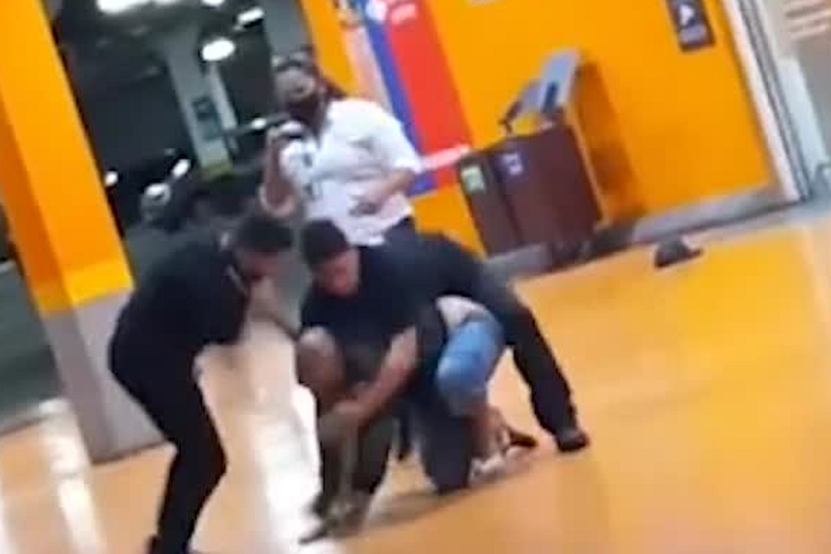 Brasile, 40enne di colore ucciso dai vigilanti di un supermercato VIDEO