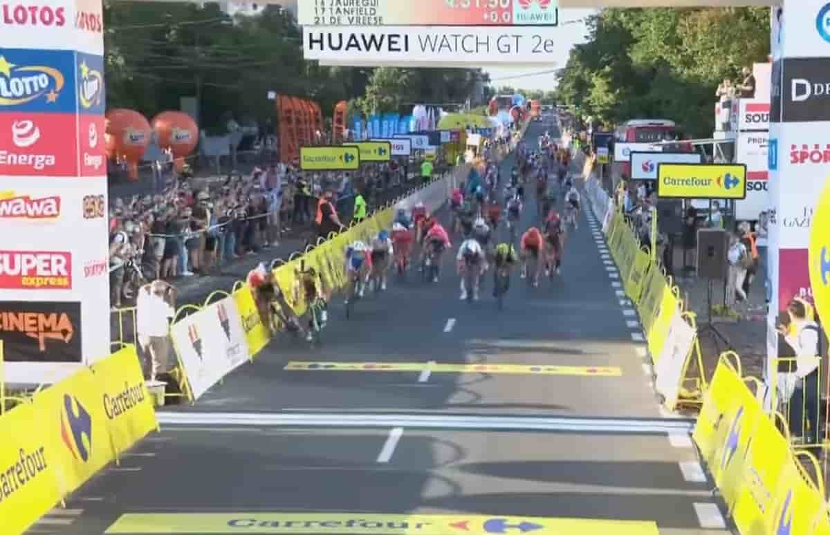 Ciclismo, Dylan Groenewegen squalificato