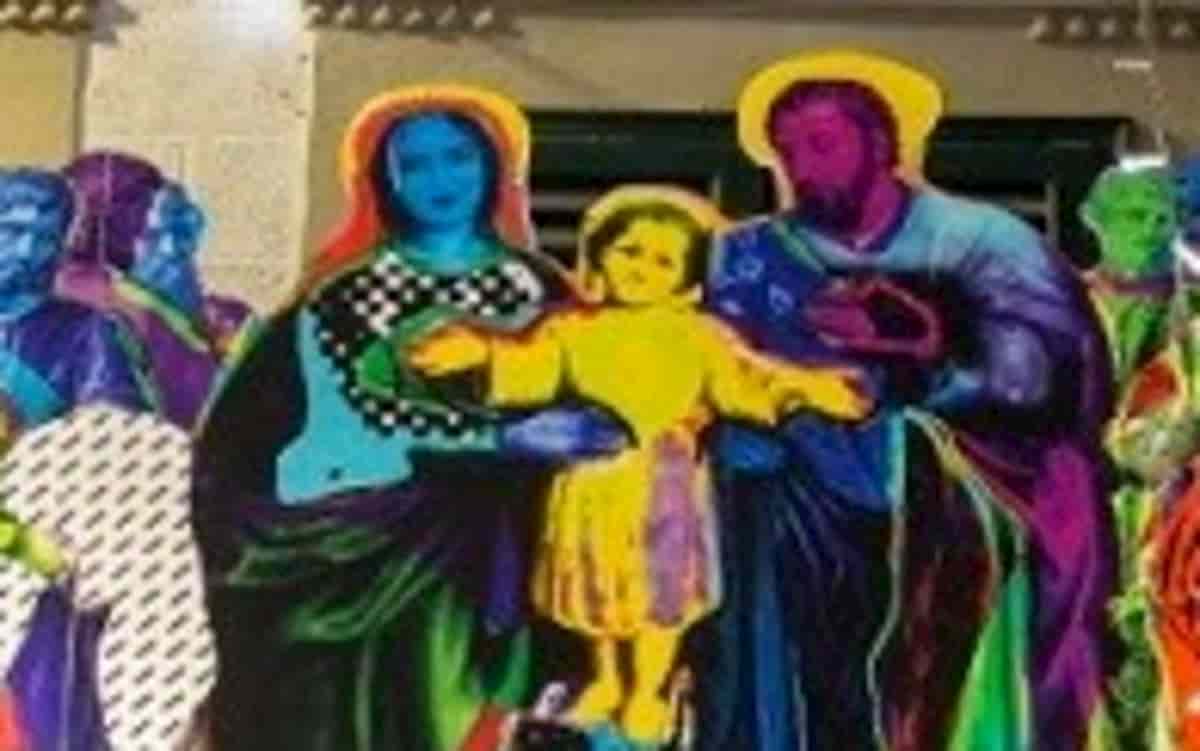 Chiara Ferragni Madonna presepe Pontedera