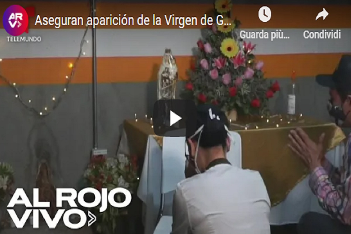 Colombia, sul muro di un parcheggio una macchia di muffa diventa oggetto di culto: "Sembra la Madonna"