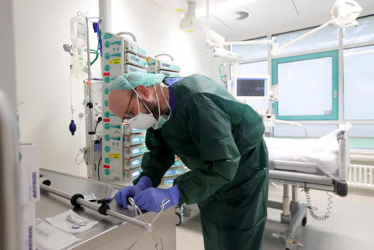 Battaglia di Pasqua, aperta o chiusa? Il partito di scuole chiuse e ristoranti aperti