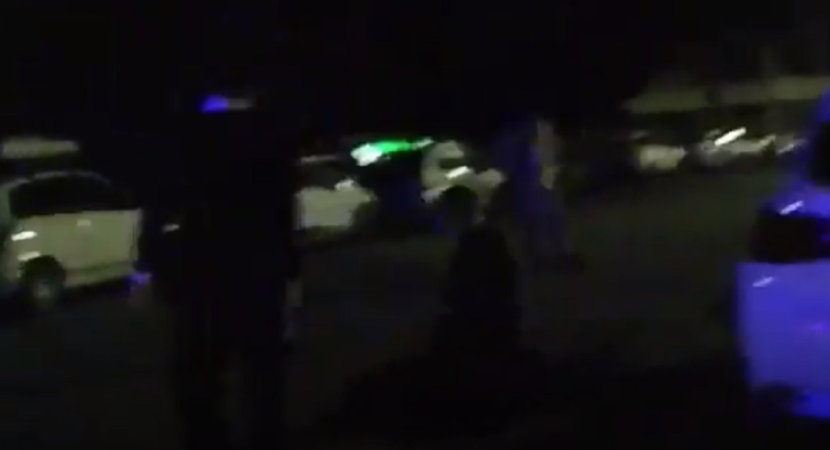 Roma, l'egiziano che ha spaccato le auto rischia il linciaggio della folla VIDEO