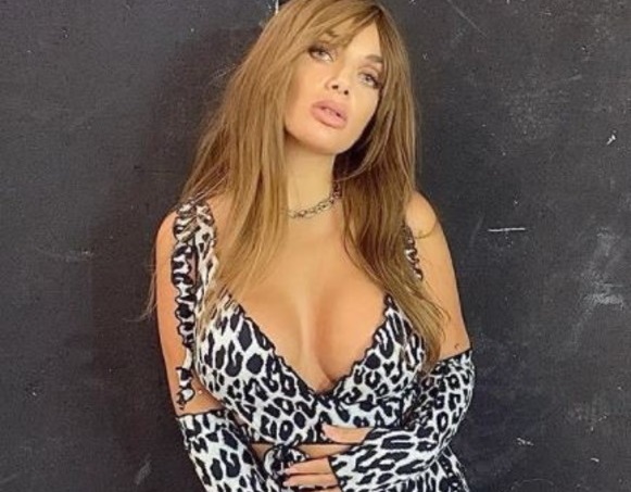 Elettra Lamborghini mostra le sue curve