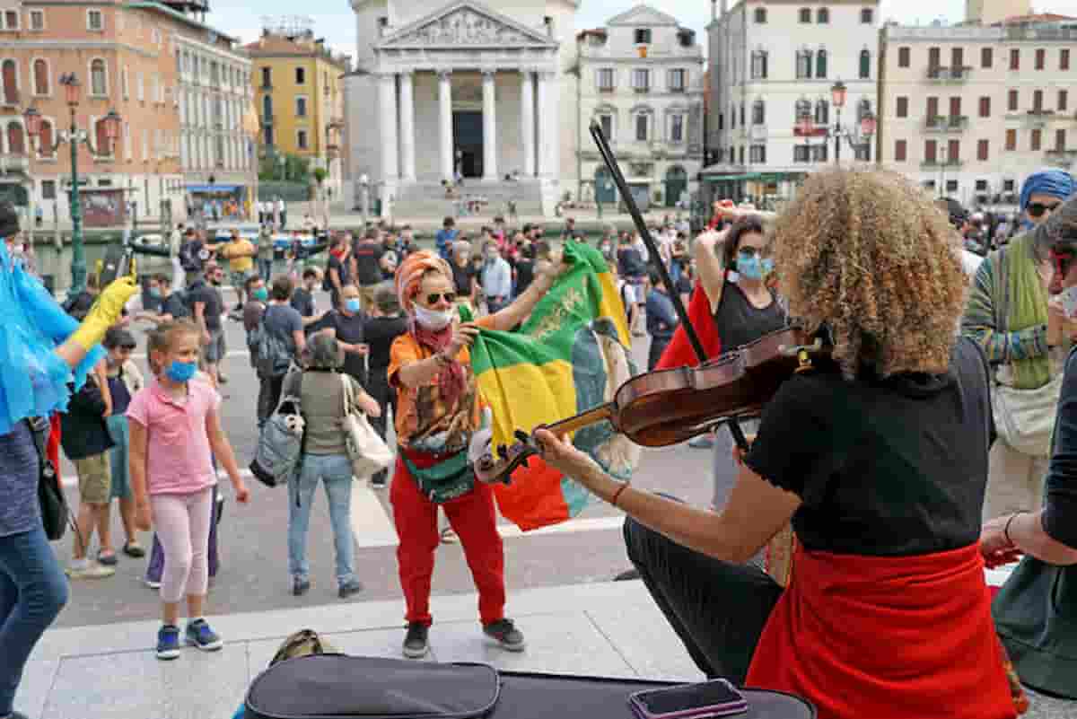 Decreto ristori quater: bonus mille euro a lavoratori spettacolo, turismo...E scadenza tasse in primavera