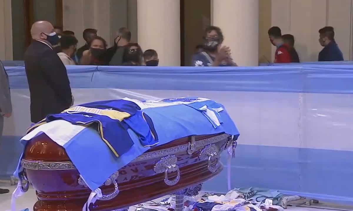 Maradona figlie autopsia cadavere