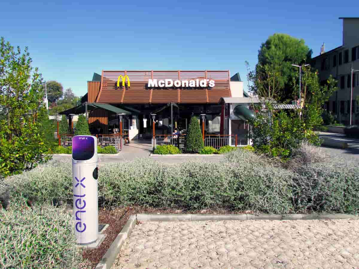 Enel X, 200 punti ricarica per auto elettriche nei McDonald's entro il 2021 in tutta Italia
