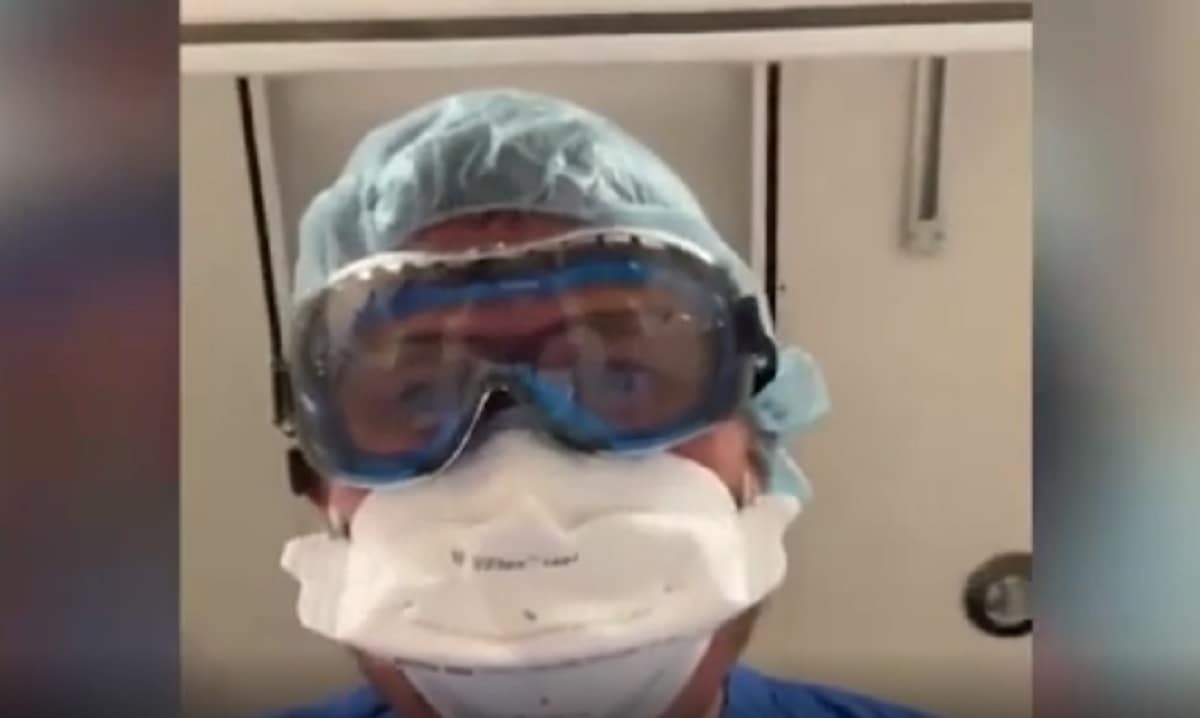 Cosa si vede prima di morire di Covid, medico simula gli ultimi istanti di vita di un malato