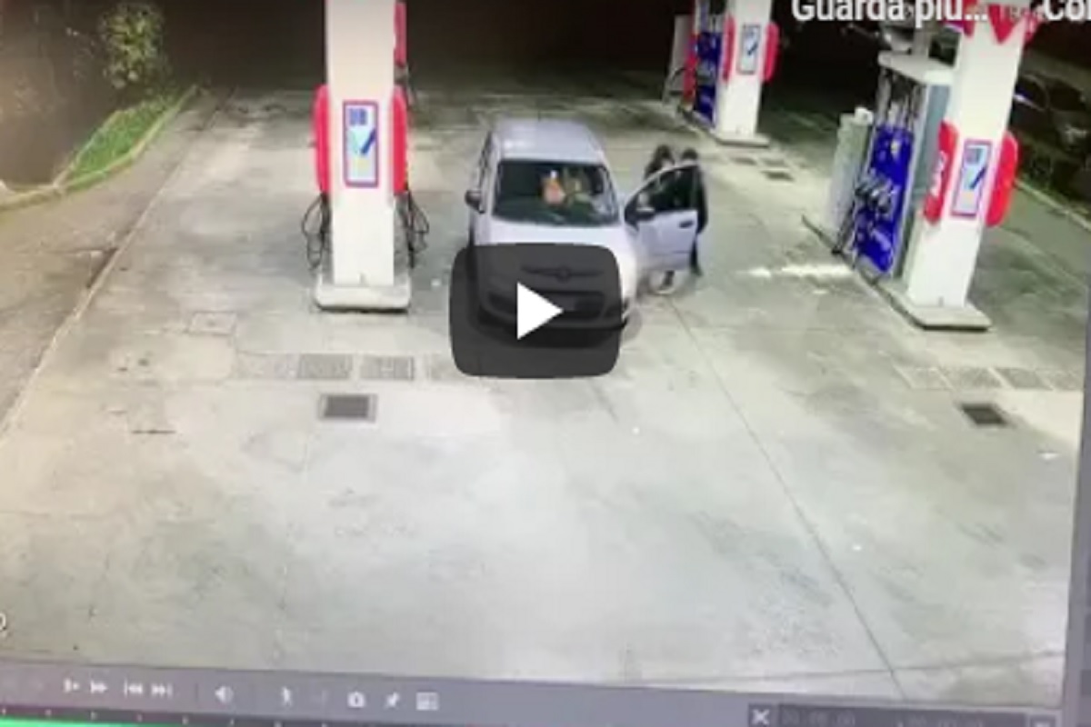 Lambrate: la aggrediscono al distributore, le rubano l'auto e tentano di investirla VIDEO