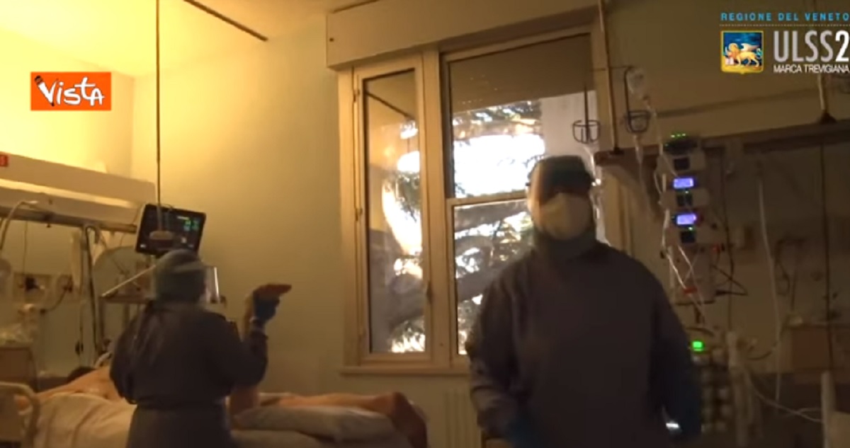 Ospedali contro i negazionisti mostrano i reparti di terapia intensiva pieni VIDEO