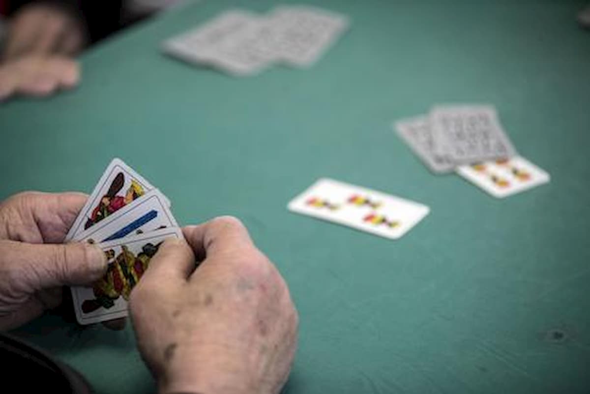 Taurianova accoltella amico partita a carte: