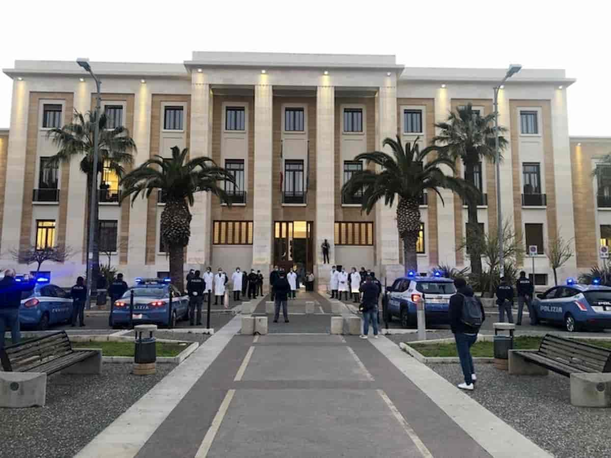 Policlinico di Bari, sequestrati due padiglioni (Chini e Asclepios). L'accusa: 4 morti per legionella