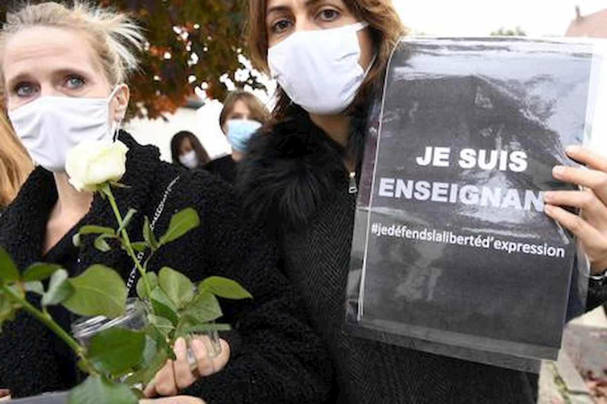 Francia nel mirino del terrorismo. Ecco perché non possiamo non sentirci francesi.