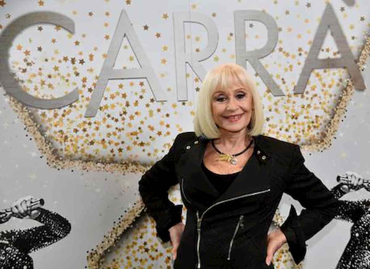 Maradona, la rivelazione di Raffaella Carrà: "Finì in galera per colpa mia. Quando venne al concerto"