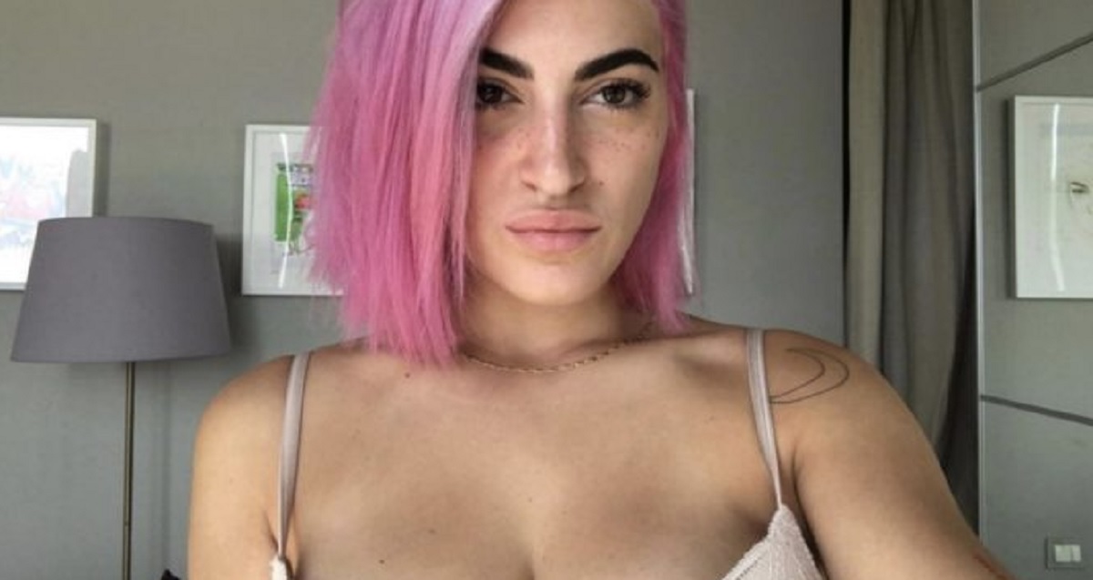 Roshelle a Le Iene: "Il seno che ho a 25 anni non l'avrò a 60, meglio usarlo adesso"