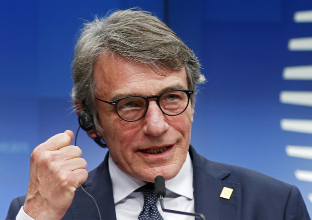 Morire di moralismo è il futuro dell'Italia: la vendetta dei sovranisti in Europa blocca il Recovery fund. Nella foto David Sassoli, presidente del Parlamento europeo