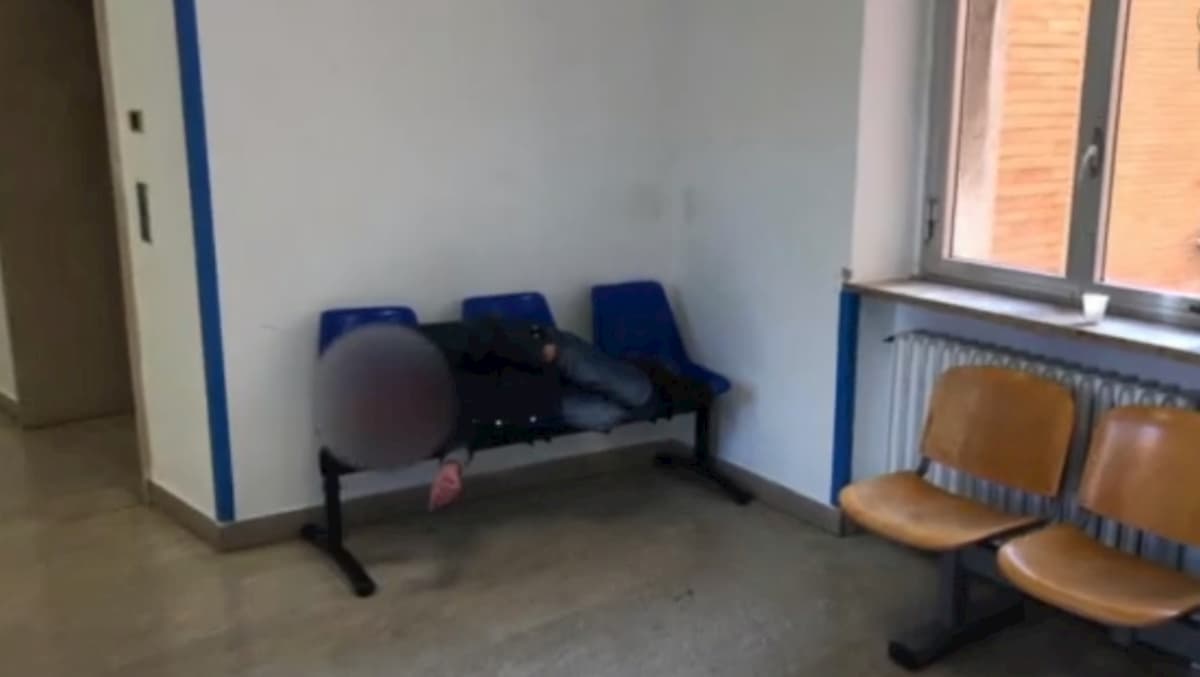 senzatetto dormono ospedale san camillo roma