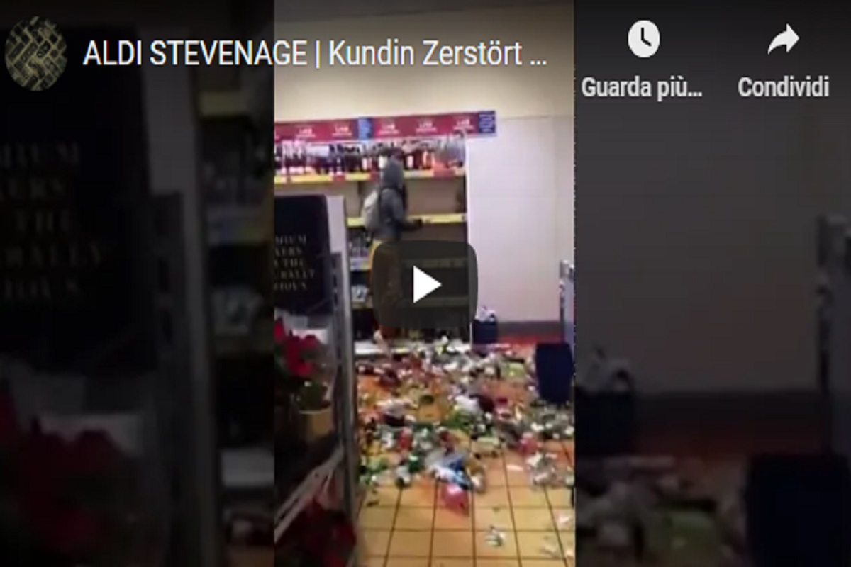 Inghilterra, le chiedono di rispettare le regole al supermercato: spacca 500 bottiglie di superalcolici