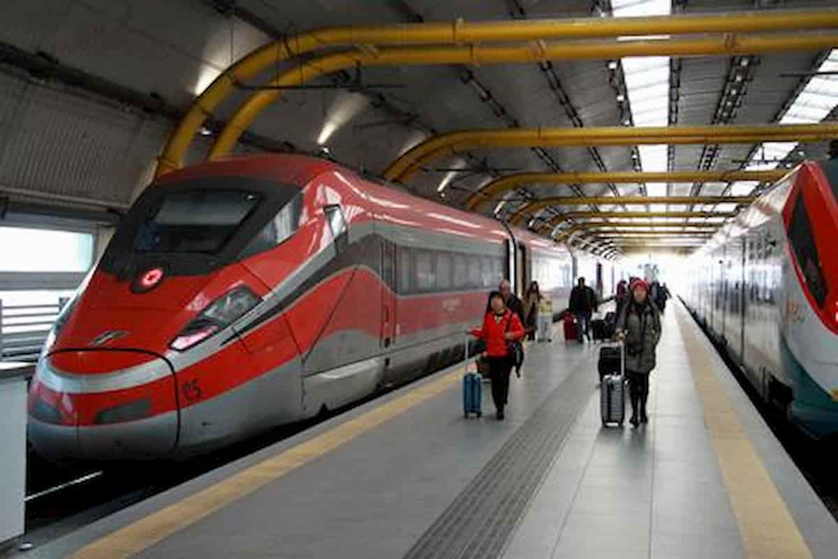 Prezzi dei treni durante le vacanze, Antitrust indaga: aumenti tariffe dal 15 dicembre al 15 gennaio