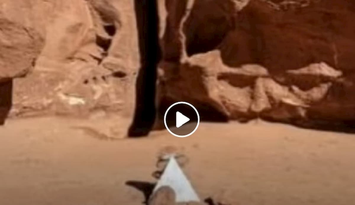 Utah: scomparso monolite di metallo del deserto, al suo posto una piramide. E si muovono persino le autorità...