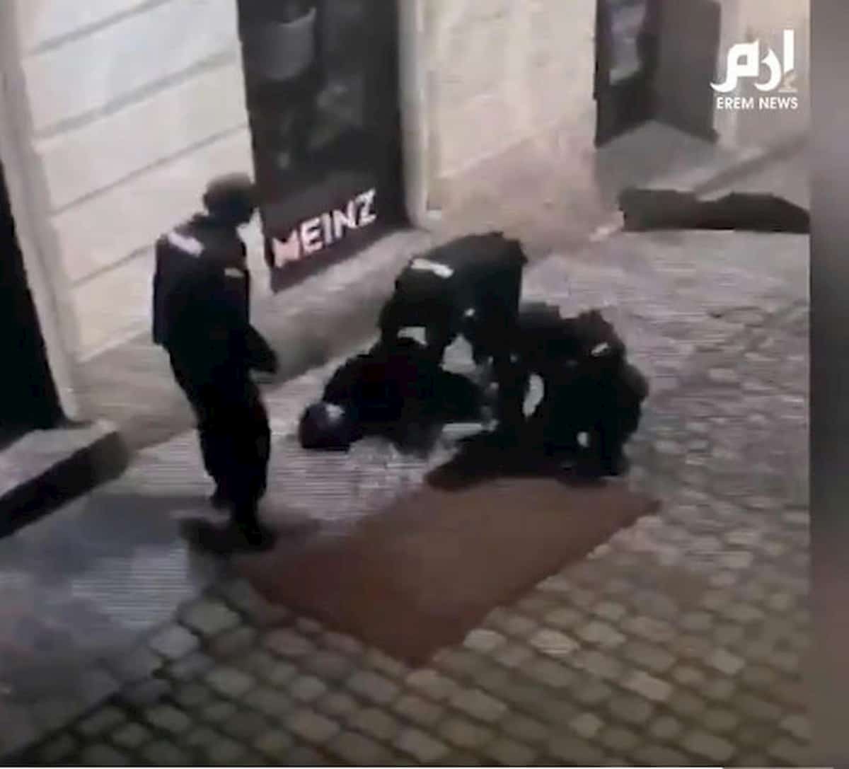 Attentato Vienna, quattro morti e ventidue feriti. L'attentatore era originario della Macedonia