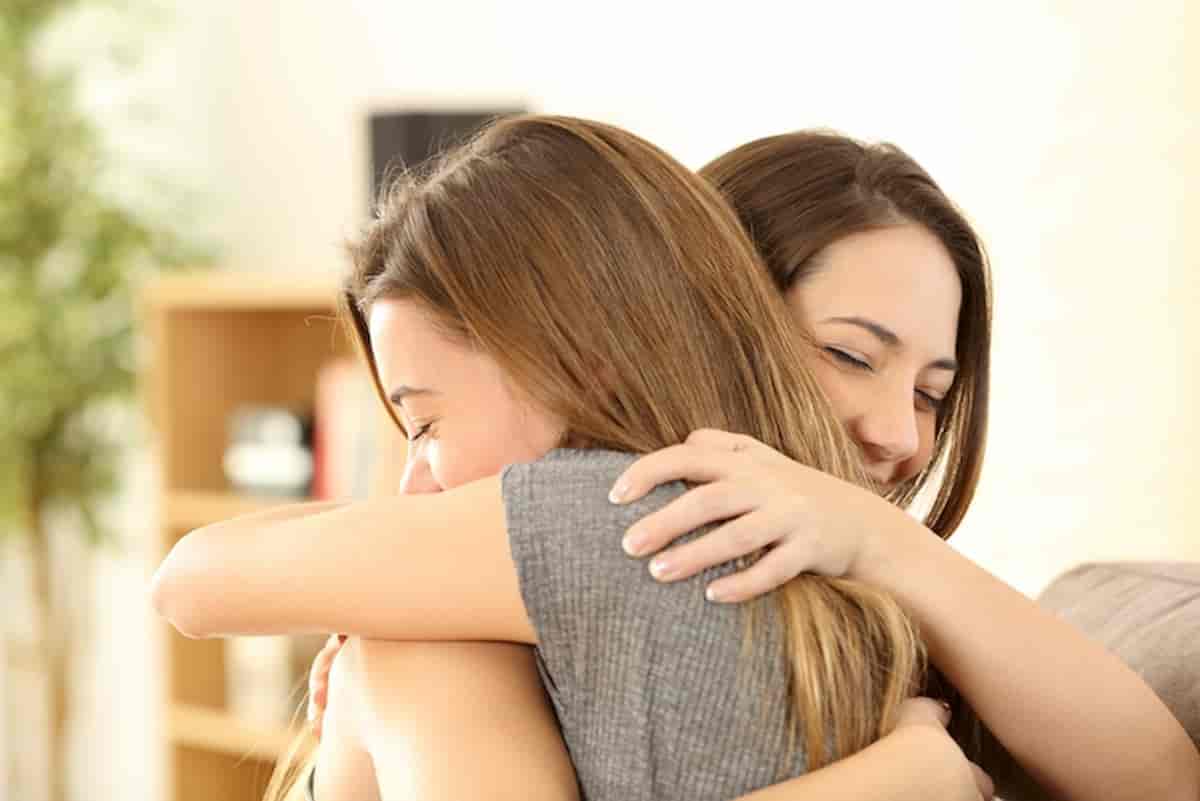 Oggi è la giornata mondiale dell'abbraccio, in tempo di Covid ne sentiamo la mancanza