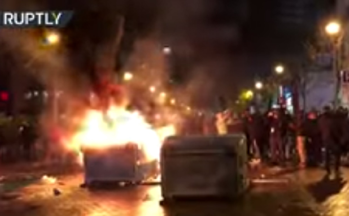 Albania, polizia uccide ragazzo di 25 anni: proteste in strada, si dimette ministro VIDEO