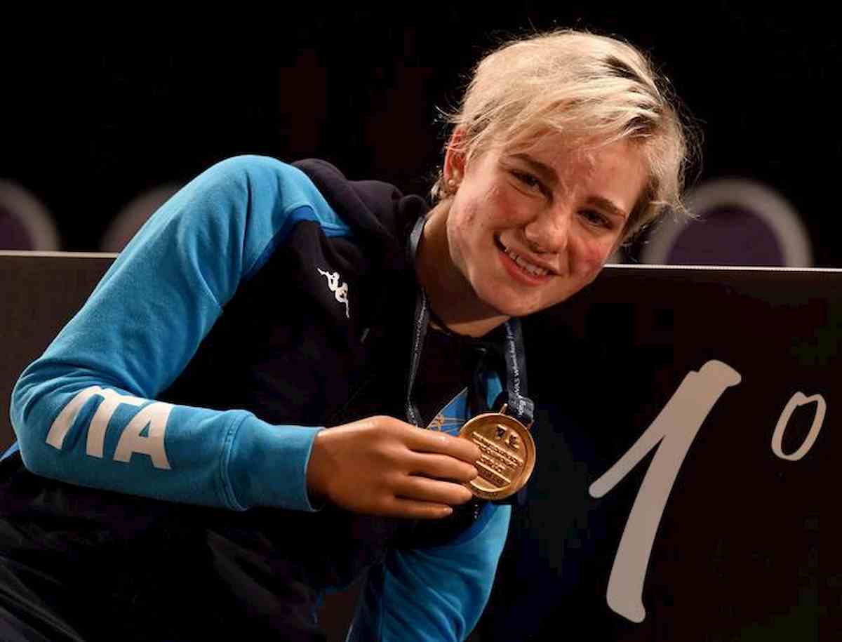 Bebe Vio al bar con gli amici dopo le 18: multa di 400 euro. "Sono andata a trovare amica cameriera"