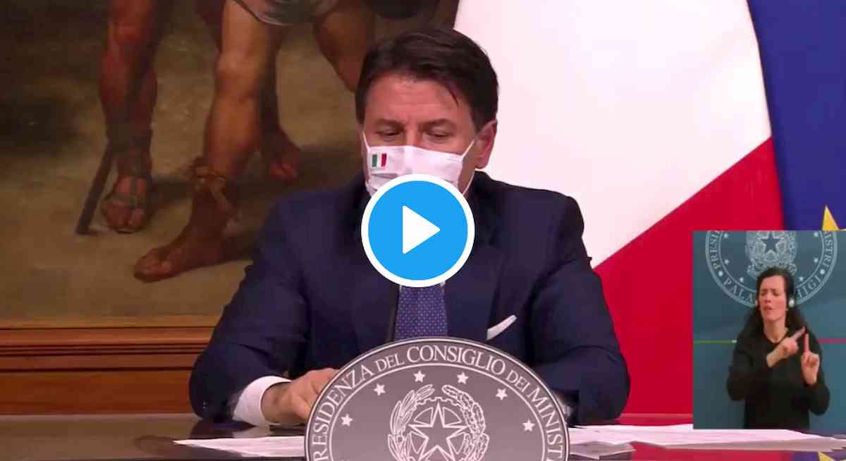 Vaccino Covid obbligatorio? Conte: "Non sarà necessario imporre un Tso". Si scatenano i No Vax