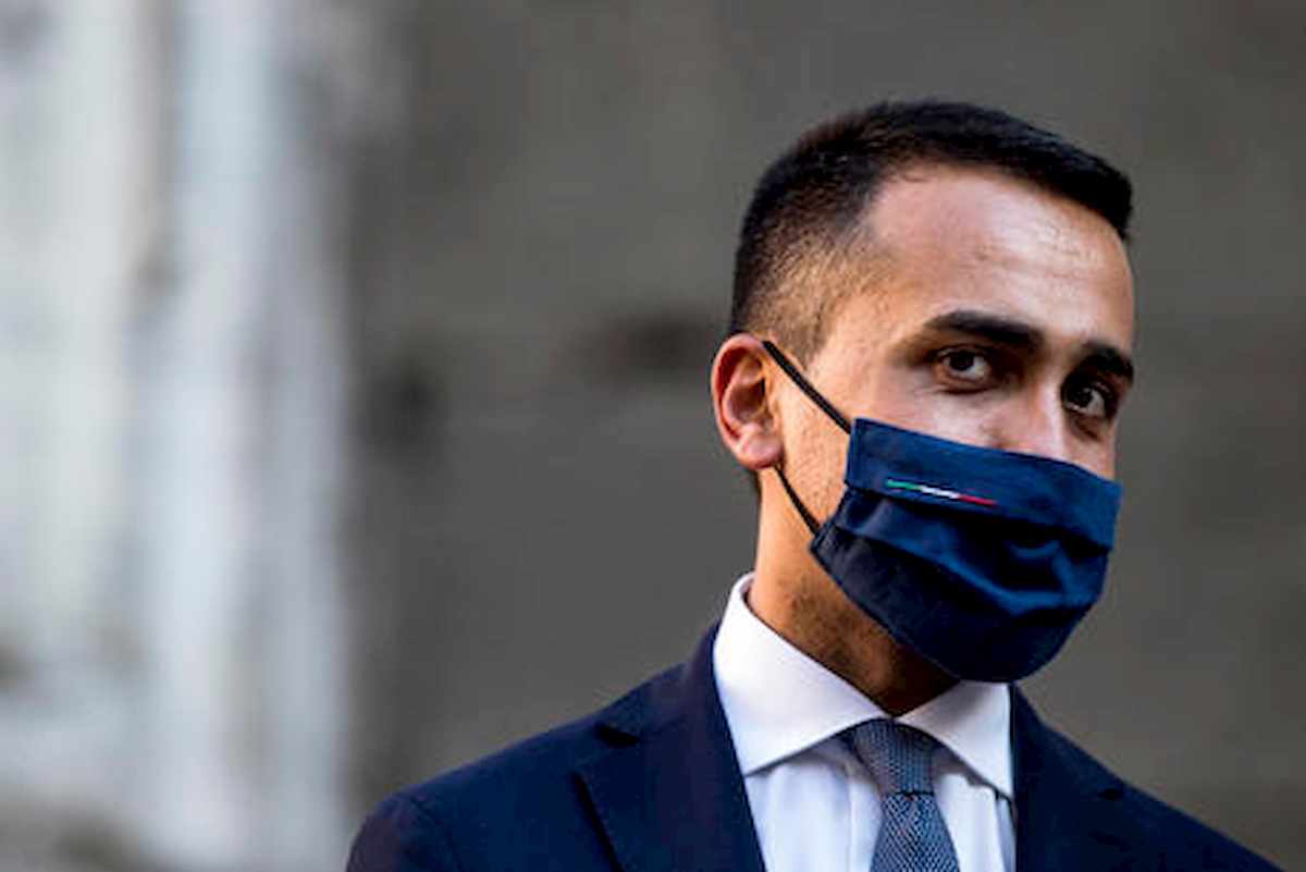 Luigi Di Maio sbaglia ancora il congiuntivo: "Qualora Renzi staccava la fiducia al Governo"