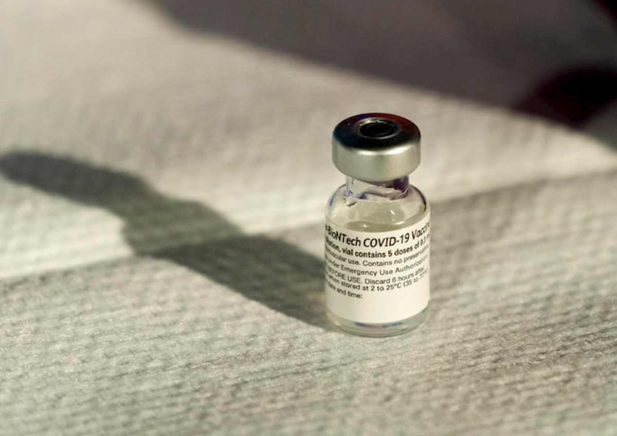 Vaccino Pfizer stanotte in Italia