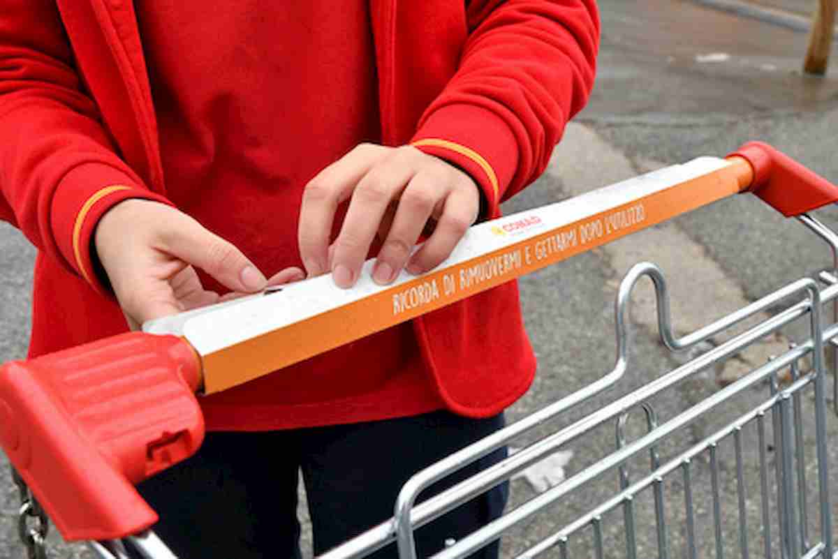 Anzio, lite al supermercato per l'euro del carrello. Uomo sgozzato con un vetro rotto di bottiglia. Operato d'urgenza