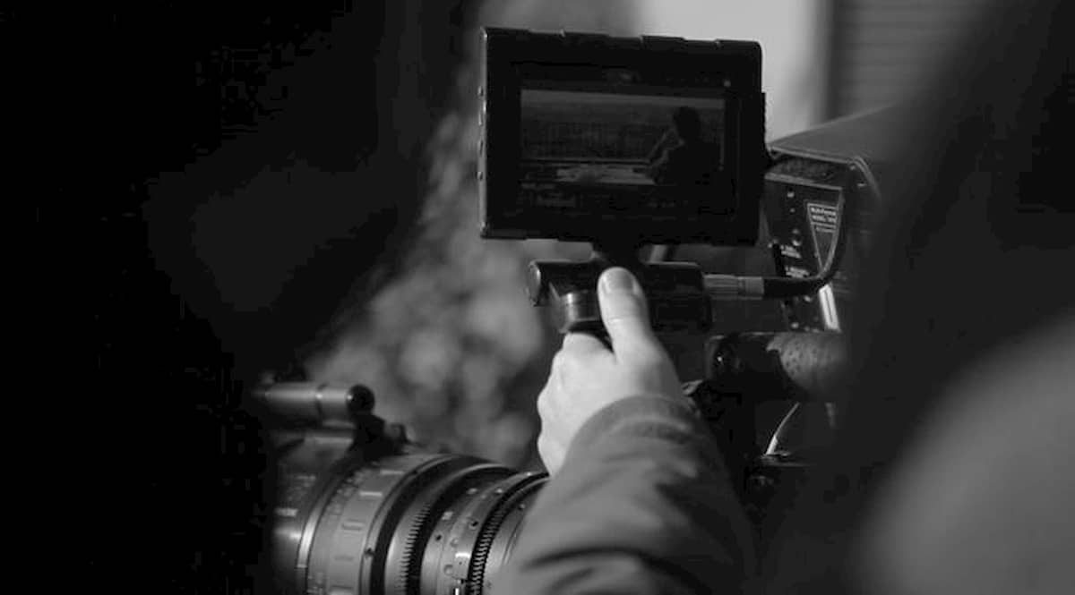 Milano, casting fake per film inesistenti: finto regista adescava e abusava di aspiranti attrici