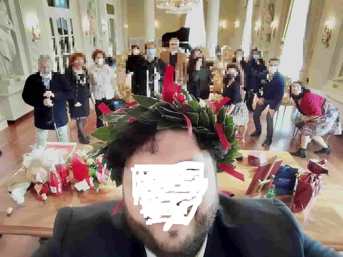 Foggia (zona arancione), festa di laurea nel Teatro Giordano: il festeggiato è amico del sindaco?