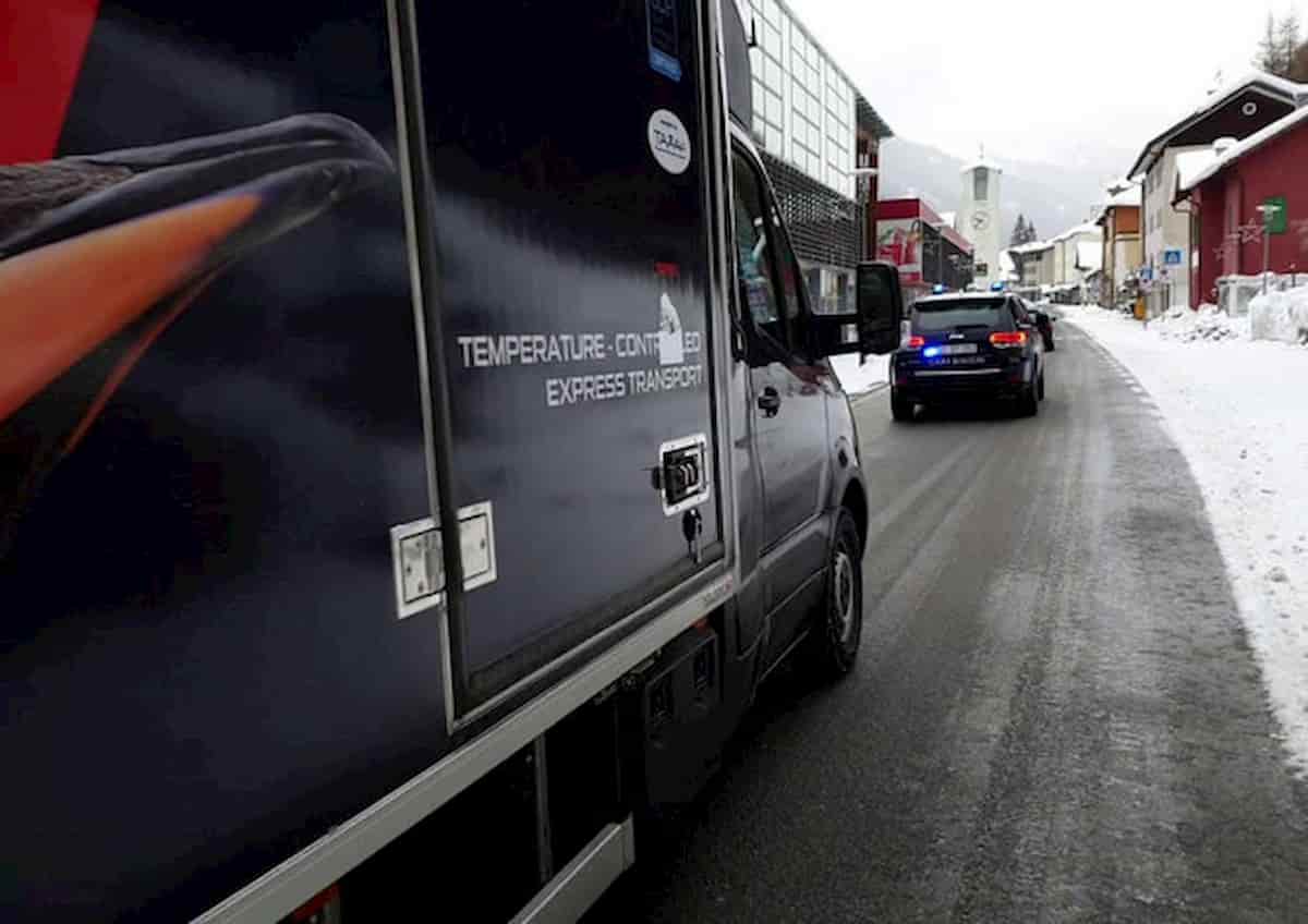 Covid, consegna vaccino Pfizer in ritardo in Spagna e altri 7 Paesi Ue: "Problemi logistici in Belgio"