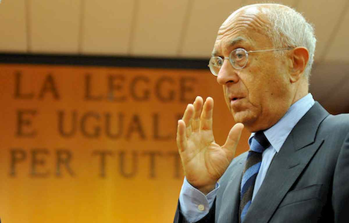 Covid, il magistrato Guariniello: "Chi non si vaccina può essere licenziato, lo dice la legge"