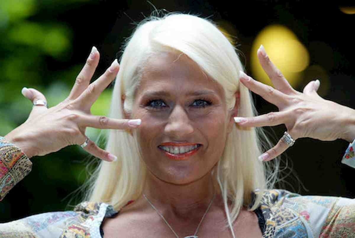 Heather Parisi e Maradona, attacco social al figlio di 10 anni: "Mi ha chiesto come si riconosce la verità"