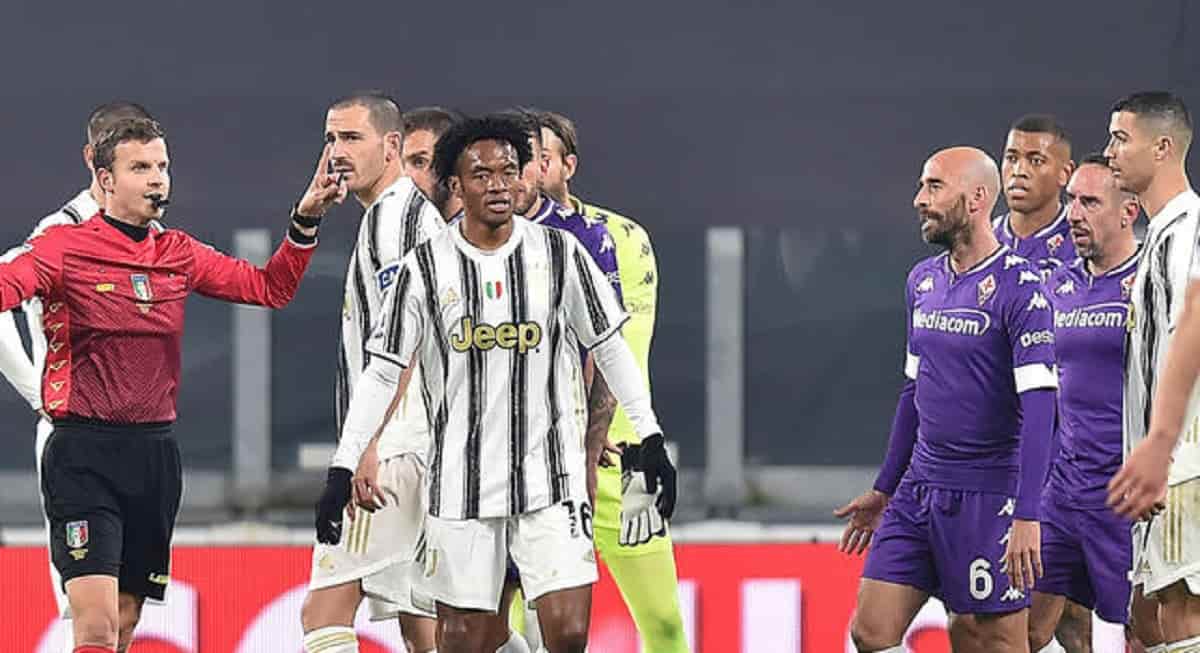 Juventus, moviola contro la Fiorentina e ricorso Napoli: perde 6 punti in 4 ore, giornata nera