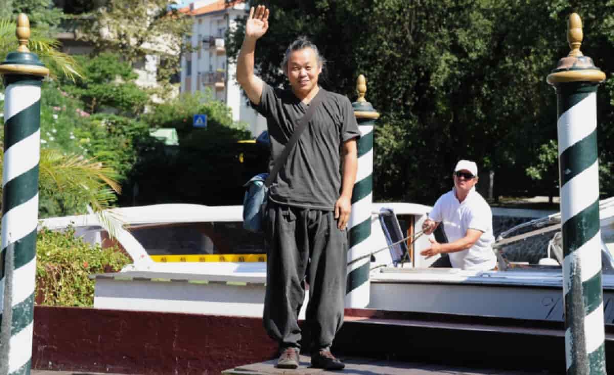Kim Ki-duk morto di Covid, il regista coreano aveva 59 anni: vinse il Leone d'Oro con "Pietà"