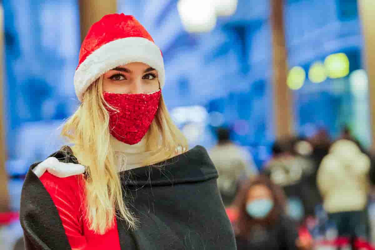 Auguri, che sia il primo e ultimo Natale in mascherina
