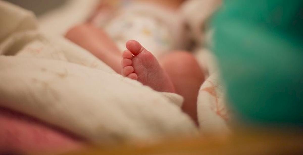 Mamma non vuole andare all'ospedale per paura del Covid, figlia di un mese muore denutrita