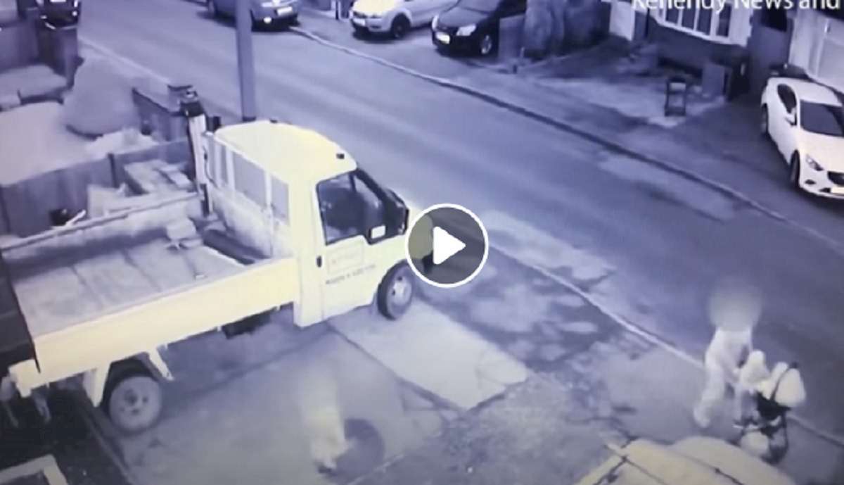 Mamma manda il filgi oa rubare regali