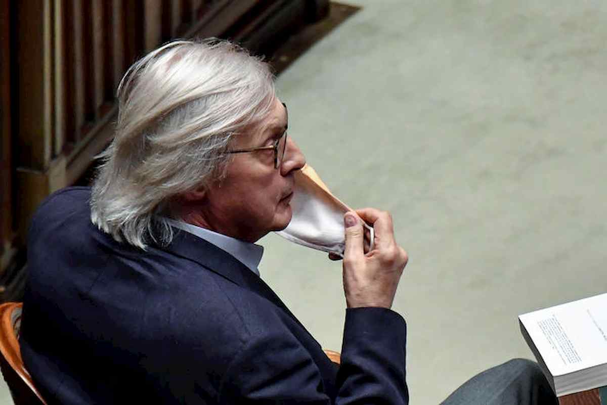 Alan Friedman, la frase sessista su Melania Trump fa arrabbiare anche Sgarbi: "Censurarlo come per Corona"