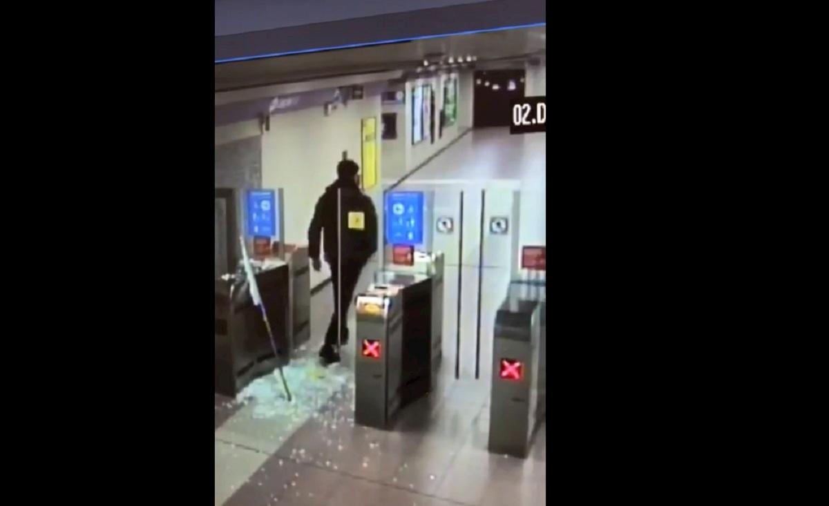 spacca vetro metro M5