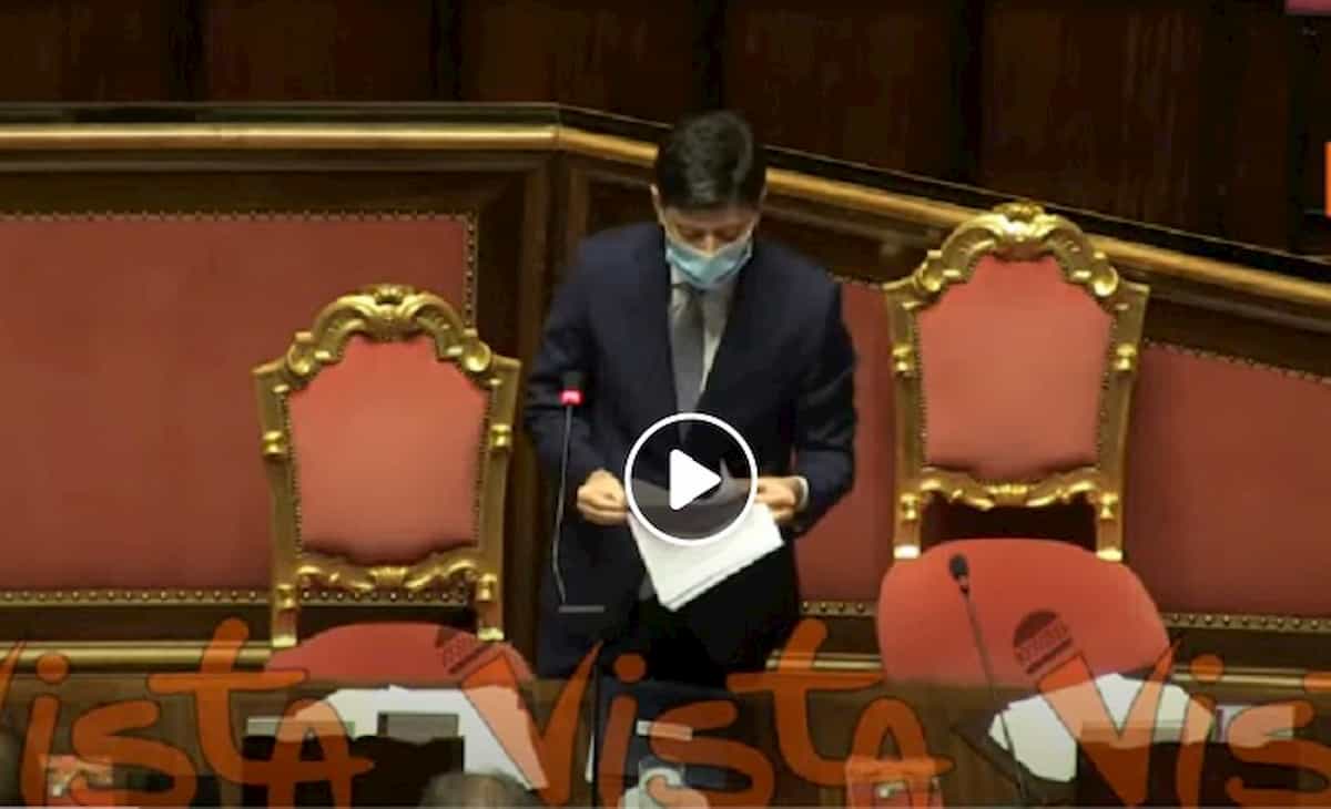 Dpcm Natale spiegato dal ministro Speranza: viaggi no, cene Natale e Capodanno alle 20, Messa alle 22