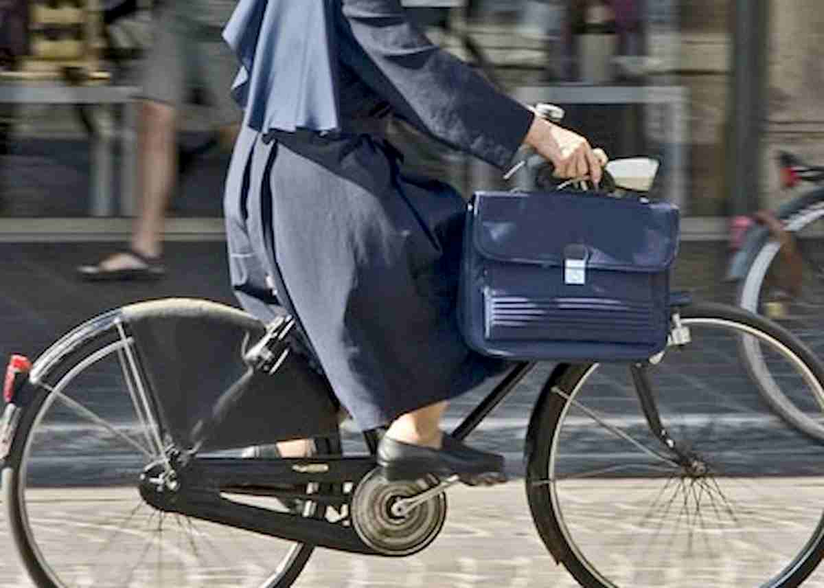 Suor Maria Assunta Porcu morta investita a Milano: stava portando cibo in bici ai senzatetto